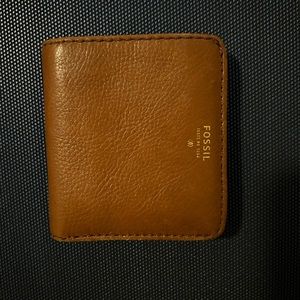 Small Fossil wallet. EUC.